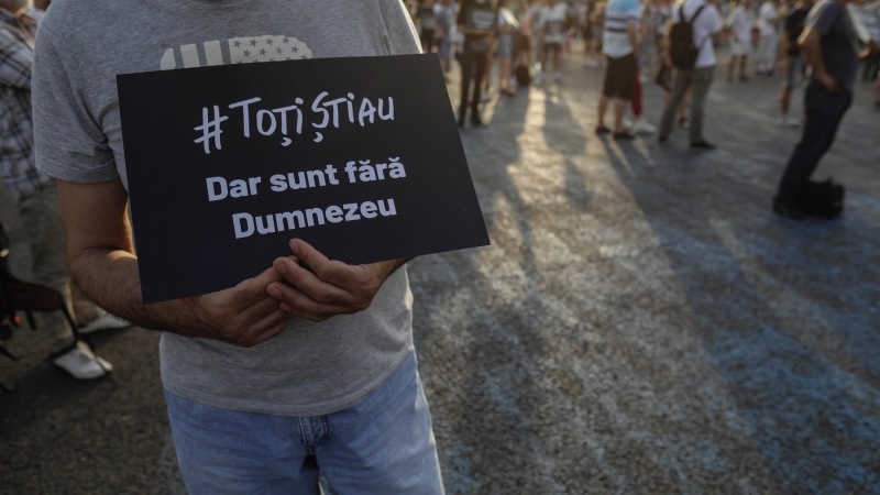 Fotografia dimineții este de la protestul de joi seara, din București