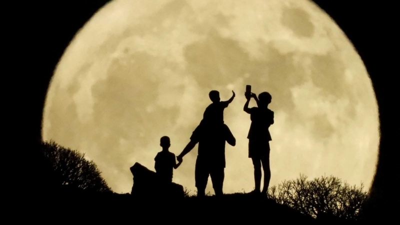 Fotografia dimineții - Super Luna surprinsă în Gran Canaria, Spania