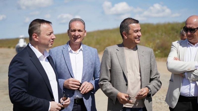 Sorin Grindeanu, alături de Alexandru Cordoș și Răzvan Ciortea subprefectul județului Cluj, a verificat astăzi stadiul lucrărilor pe secțiunile Nădășelu – Zimbor și Zimbor – Poarta Sălajului din Autostrada Transilvania