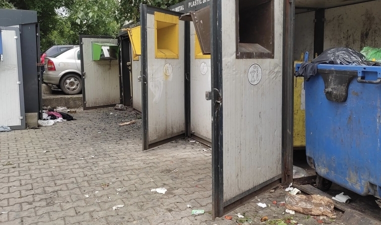 Alo Primăria Dej!!! Pe strada Unirii, după Profi faci stânga și apare gunoiul în toată “splendoarea”!