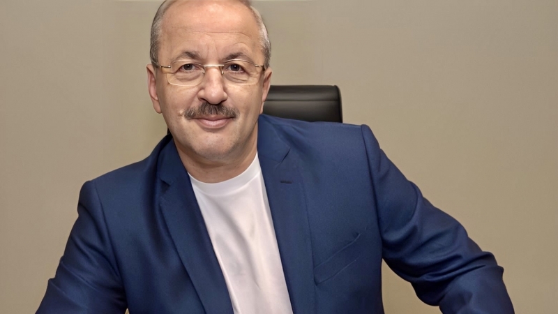 Vasile Dîncu - Sărbătoriți  ferestrele de normalitate!