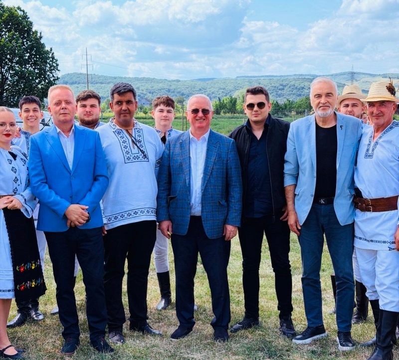 Remus Lăpușan și Ioan Oleleu, prezenți la tradiționalul „Împănatul Boului” de la Mintiu Gherlii