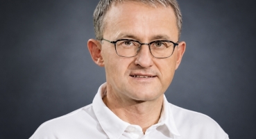 De ce a reuşit Chivu afară? De ce avem atât de puţini antreprenori români care reuşesc afară?